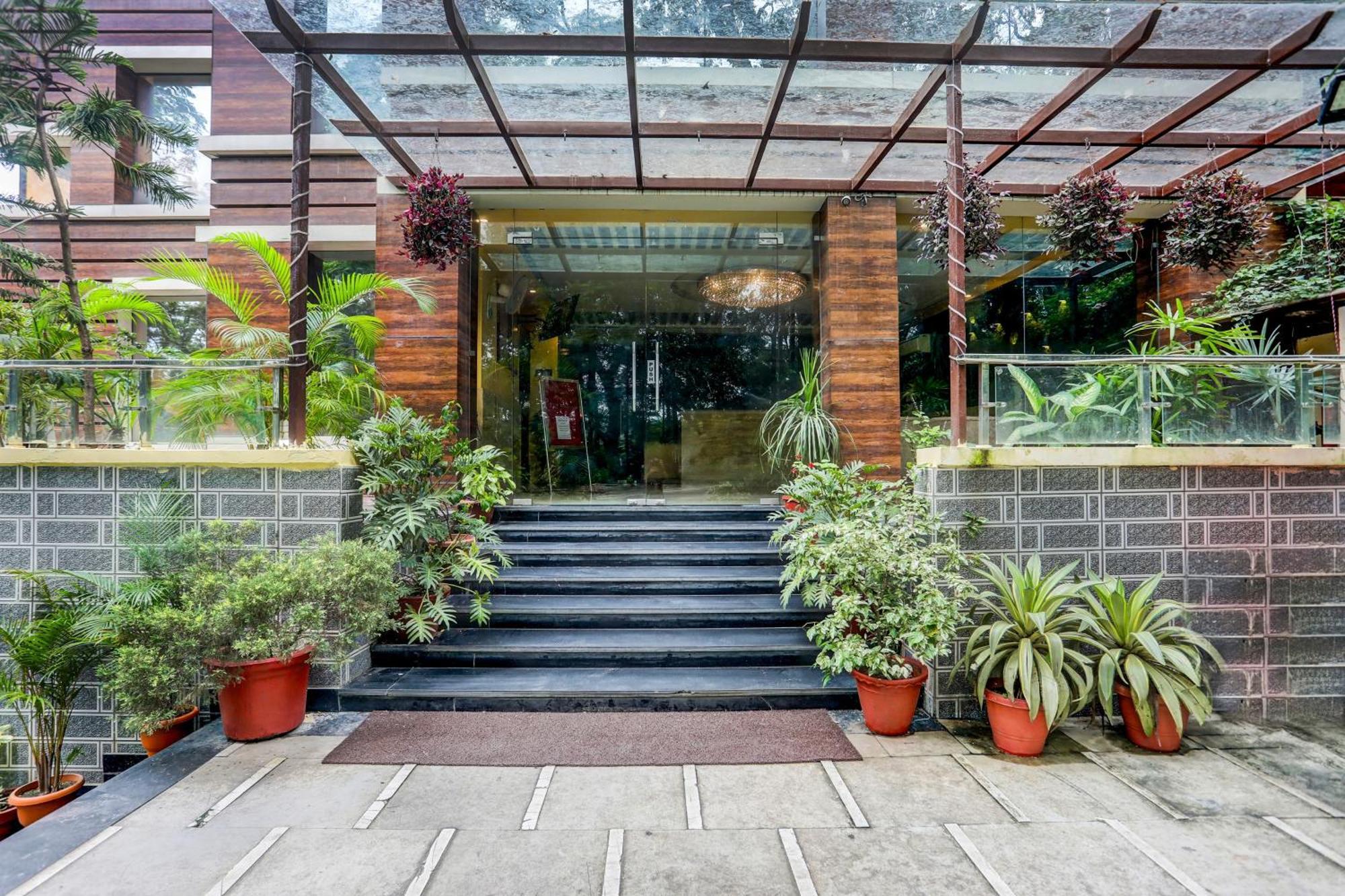 Super Townhouse Oak Pacify Hills Hotel Rājpur Екстериор снимка