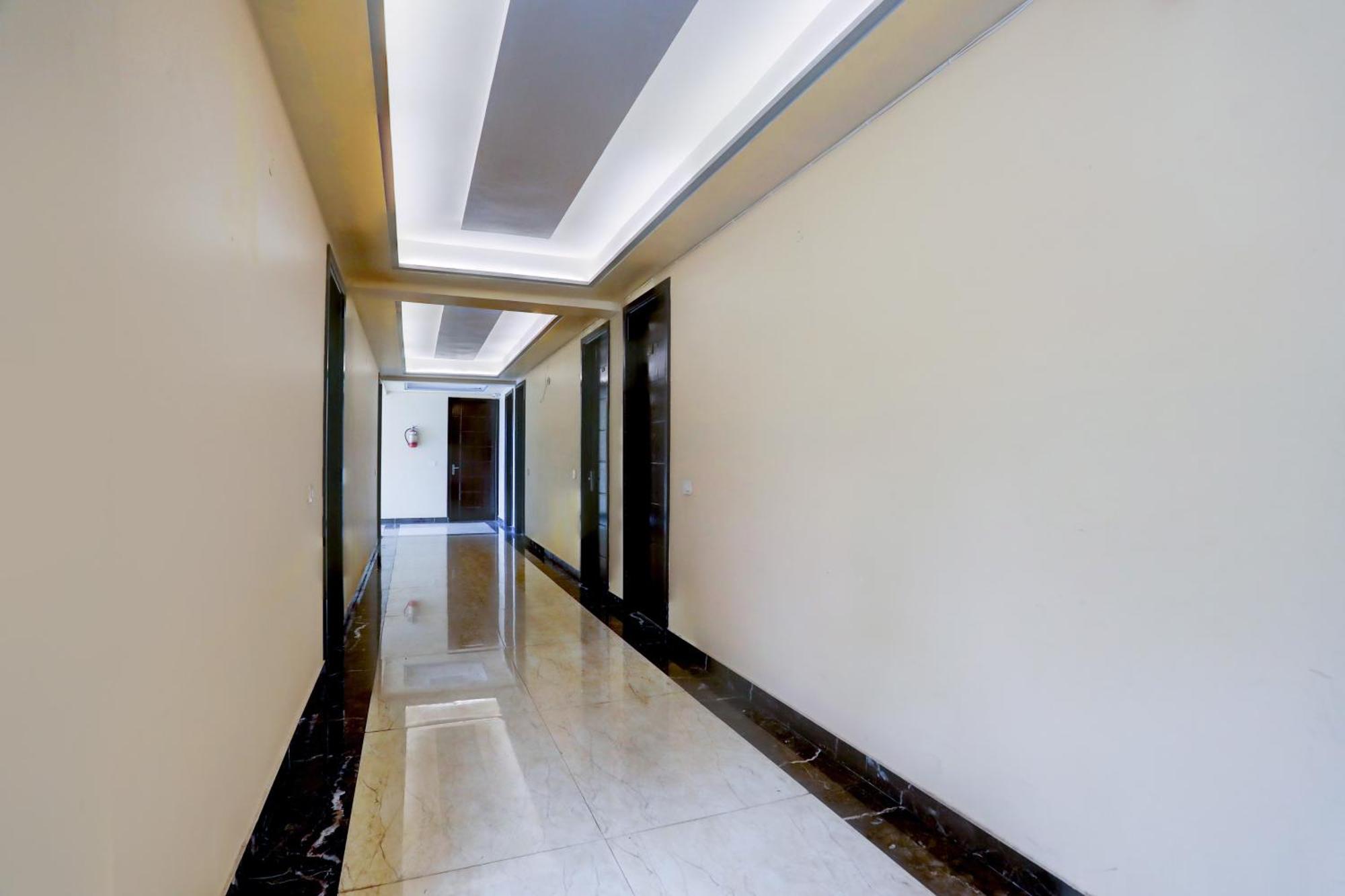 Super Townhouse Oak Pacify Hills Hotel Rājpur Екстериор снимка