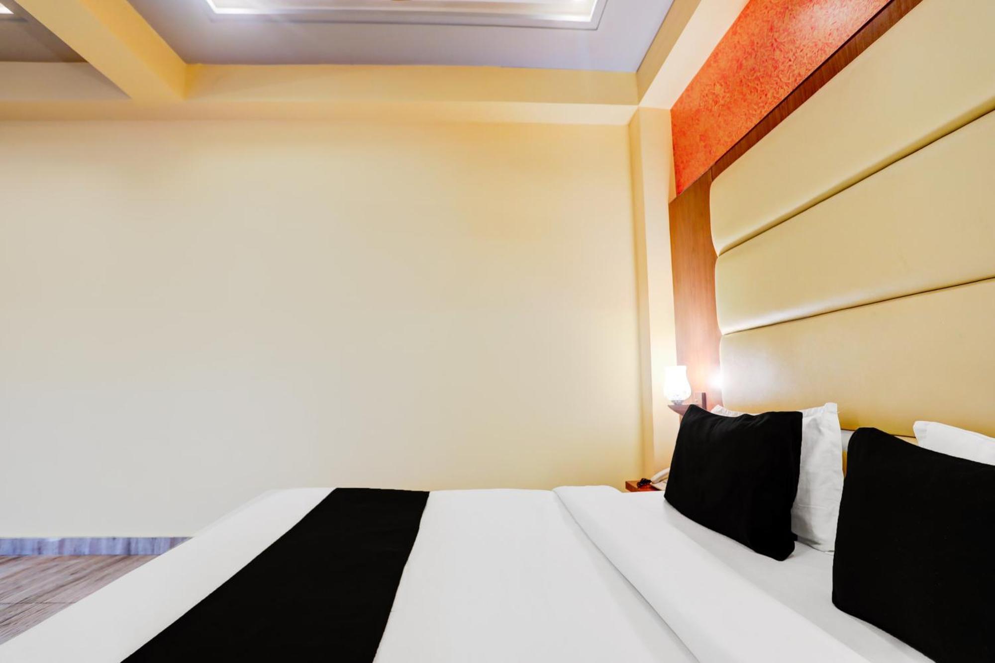 Super Townhouse Oak Pacify Hills Hotel Rājpur Екстериор снимка