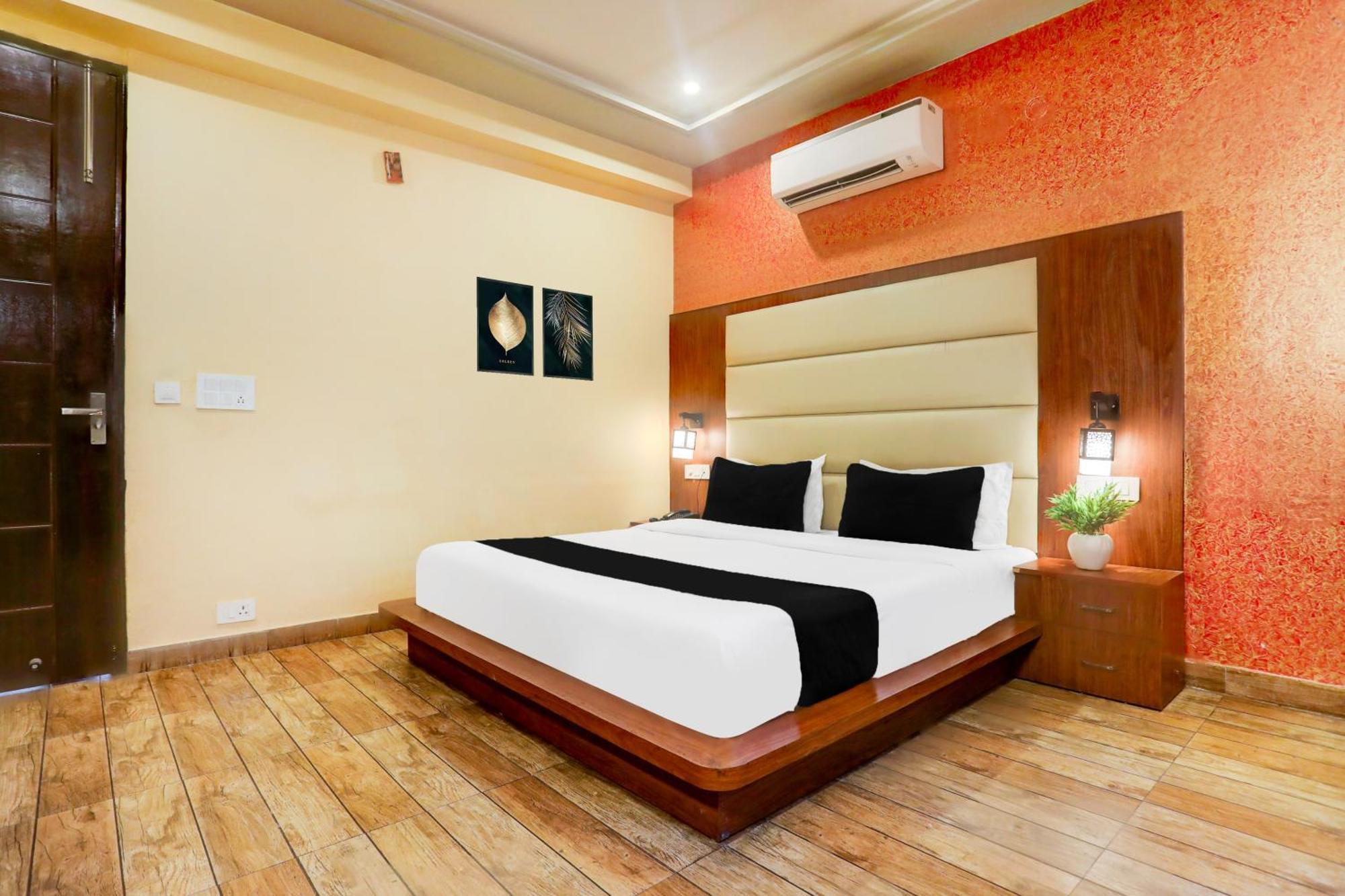 Super Townhouse Oak Pacify Hills Hotel Rājpur Екстериор снимка
