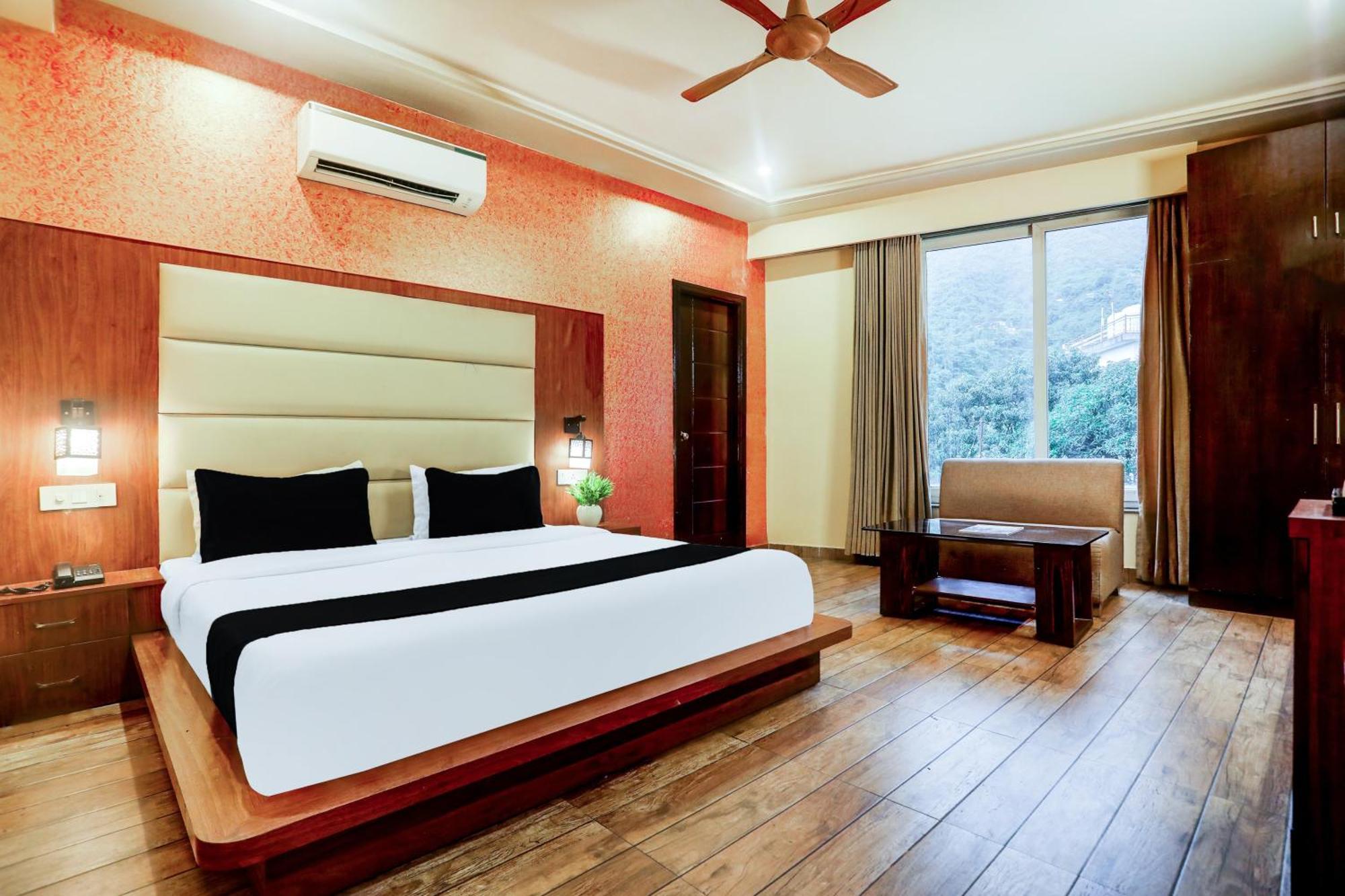 Super Townhouse Oak Pacify Hills Hotel Rājpur Екстериор снимка