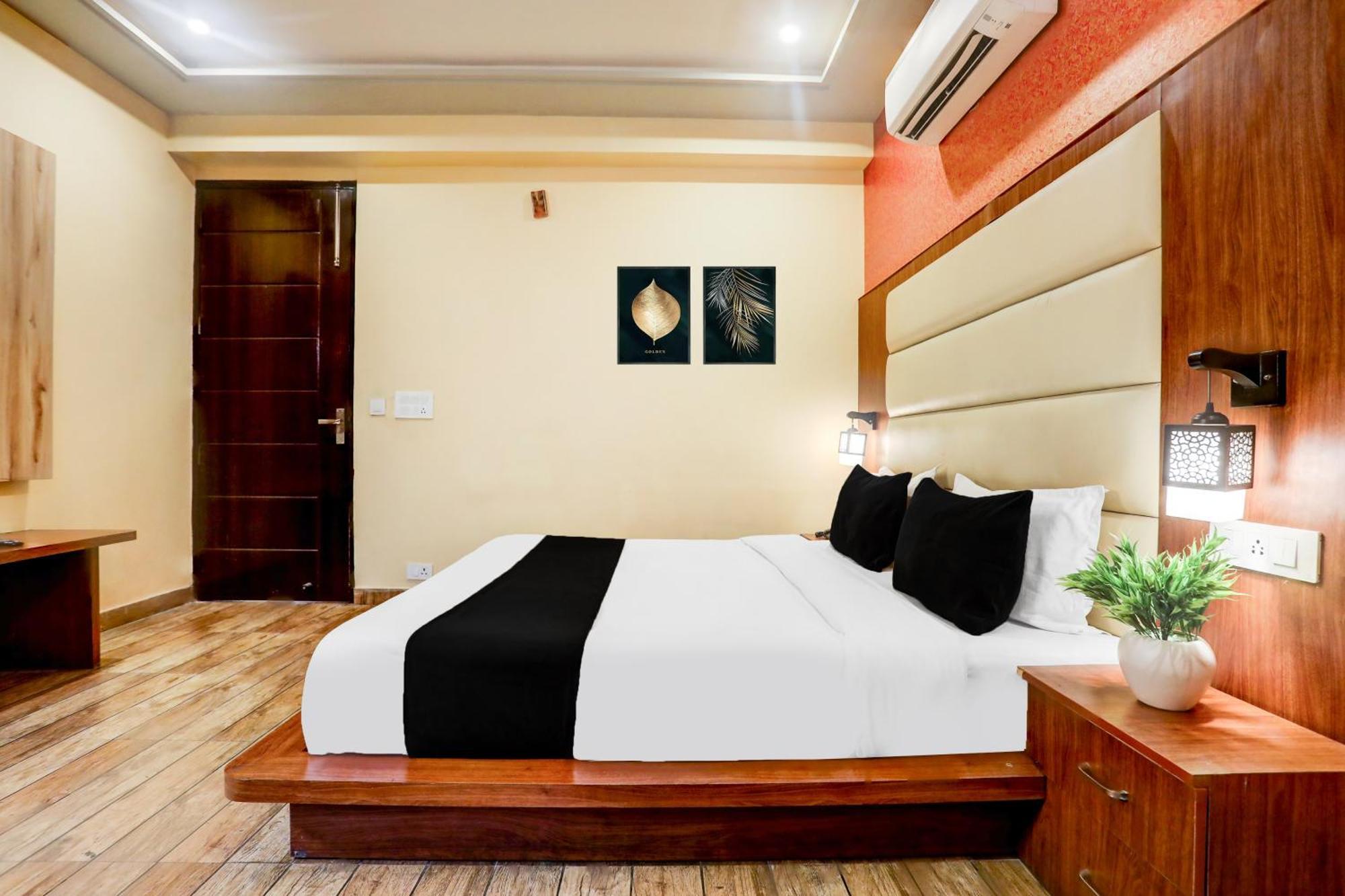 Super Townhouse Oak Pacify Hills Hotel Rājpur Екстериор снимка