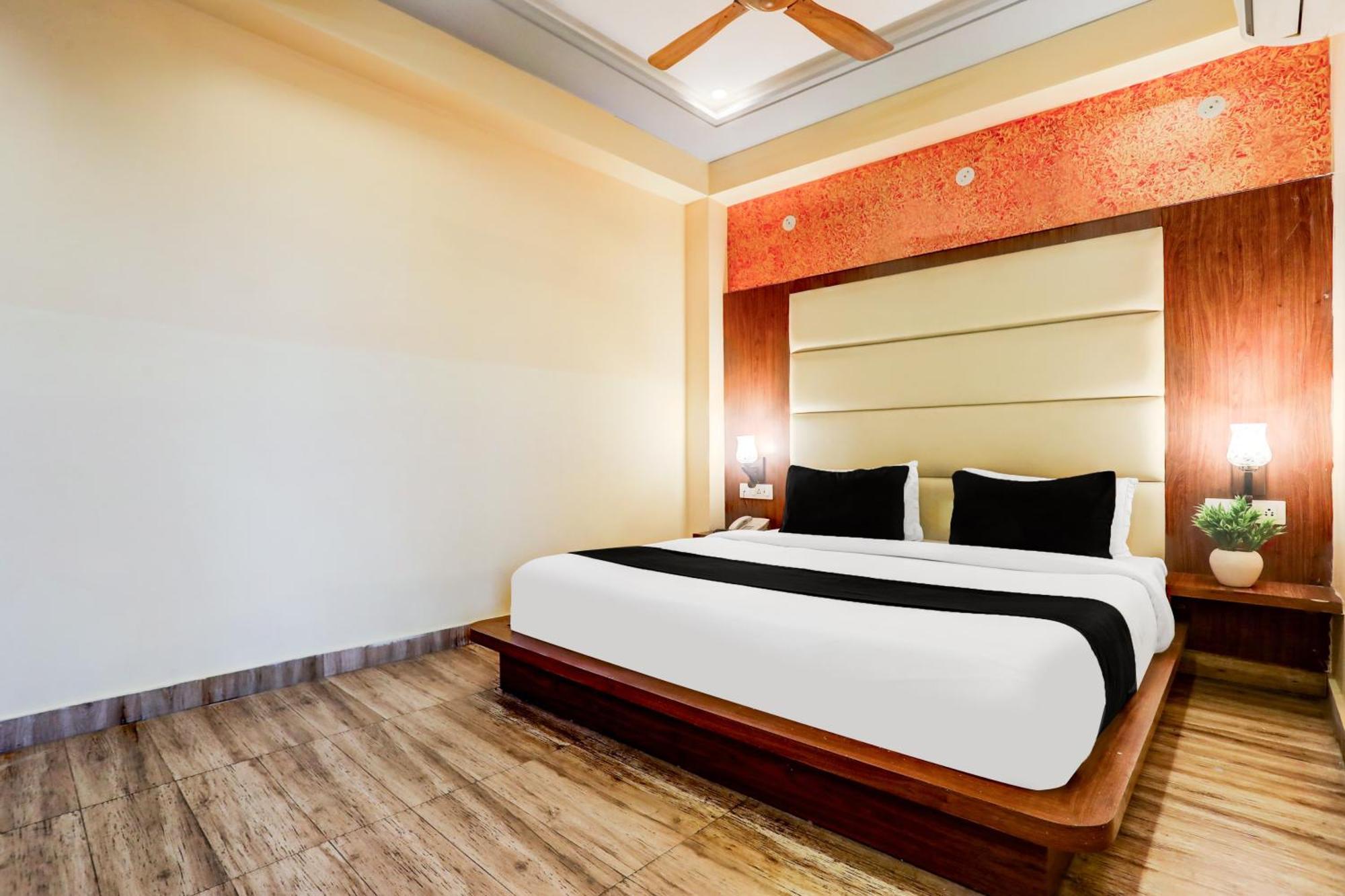 Super Townhouse Oak Pacify Hills Hotel Rājpur Екстериор снимка